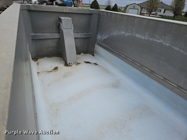 image for item DO4353 2008 Cornhusker 800R-81007-732  end dump pup trailer