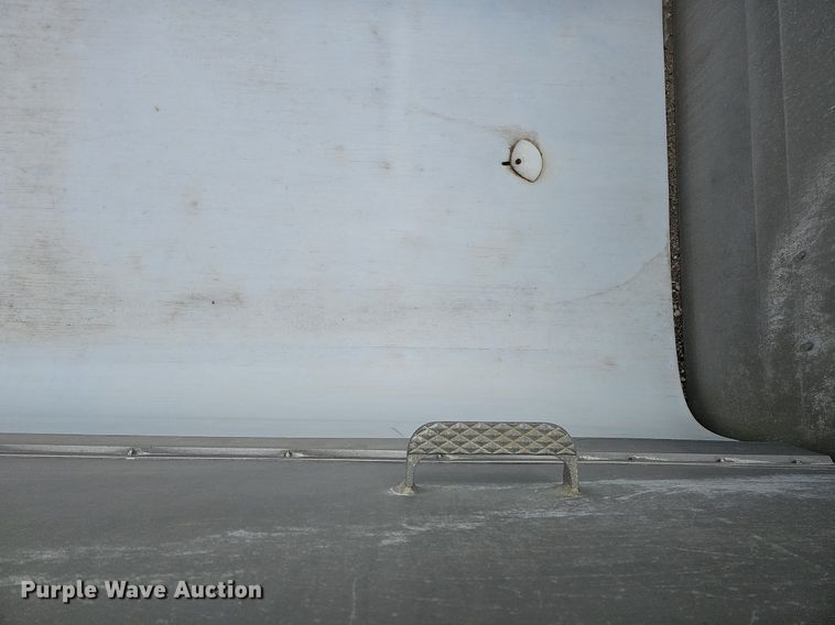 image for item DO4353 2008 Cornhusker 800R-81007-732  end dump pup trailer