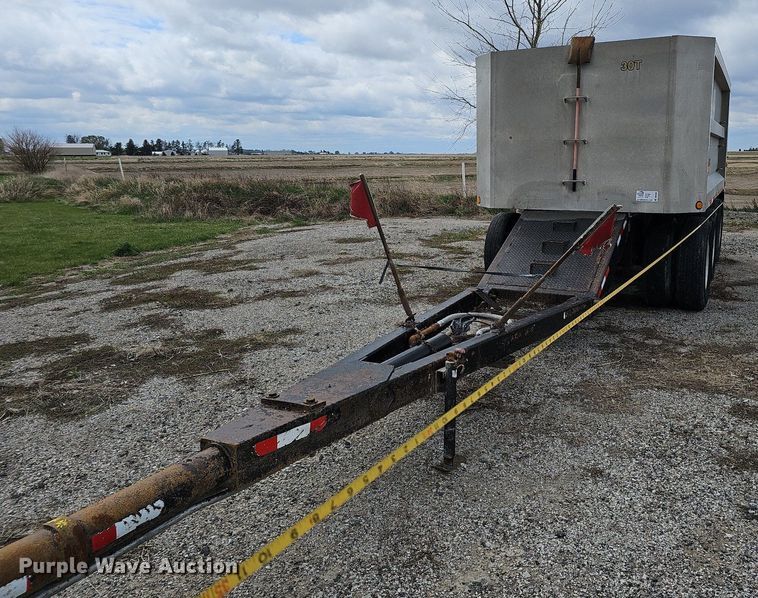 image for item DO4353 2008 Cornhusker 800R-81007-732  end dump pup trailer