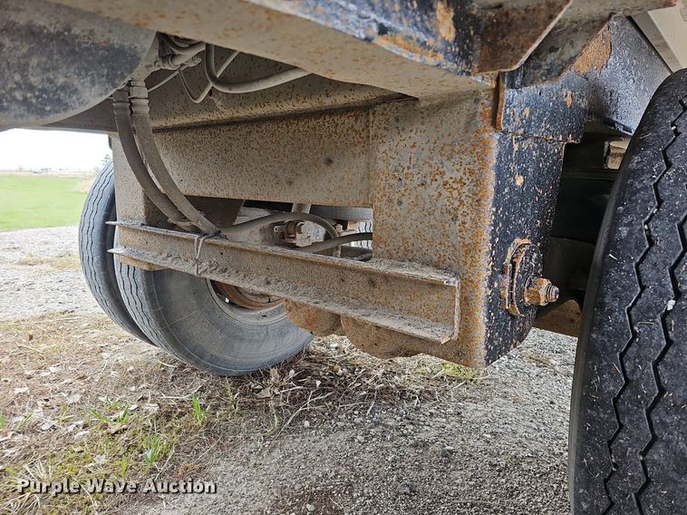 image for item DO4353 2008 Cornhusker 800R-81007-732  end dump pup trailer