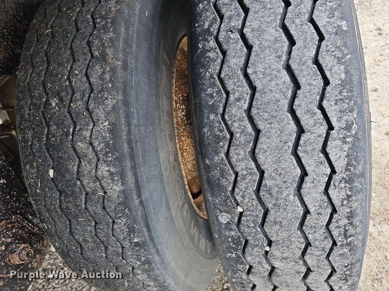 image for item DO4353 2008 Cornhusker 800R-81007-732  end dump pup trailer