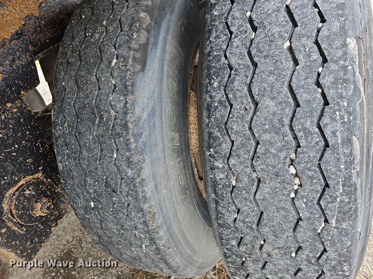 image for item DO4353 2008 Cornhusker 800R-81007-732  end dump pup trailer