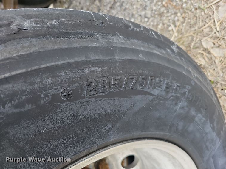 image for item DO4353 2008 Cornhusker 800R-81007-732  end dump pup trailer