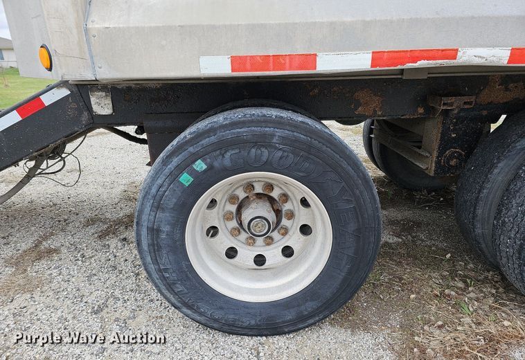 image for item DO4353 2008 Cornhusker 800R-81007-732  end dump pup trailer