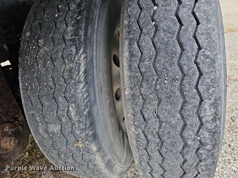 image for item DO4353 2008 Cornhusker 800R-81007-732  end dump pup trailer