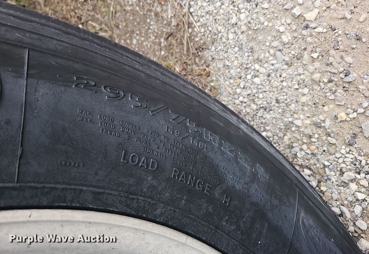 image for item DO4353 2008 Cornhusker 800R-81007-732  end dump pup trailer