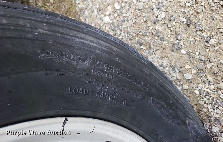 image for item DO4353 2008 Cornhusker 800R-81007-732  end dump pup trailer