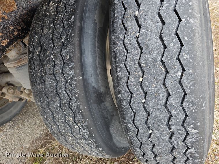 image for item DO4353 2008 Cornhusker 800R-81007-732  end dump pup trailer