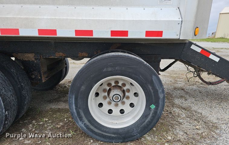 image for item DO4353 2008 Cornhusker 800R-81007-732  end dump pup trailer