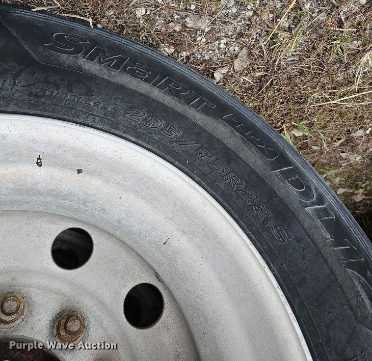 image for item DO4353 2008 Cornhusker 800R-81007-732  end dump pup trailer