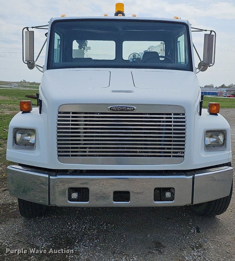 image for item DO4359 2003 Freightliner FL60  utility / service truck
