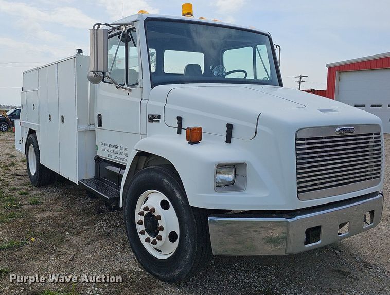 image for item DO4359 2003 Freightliner FL60  utility / service truck