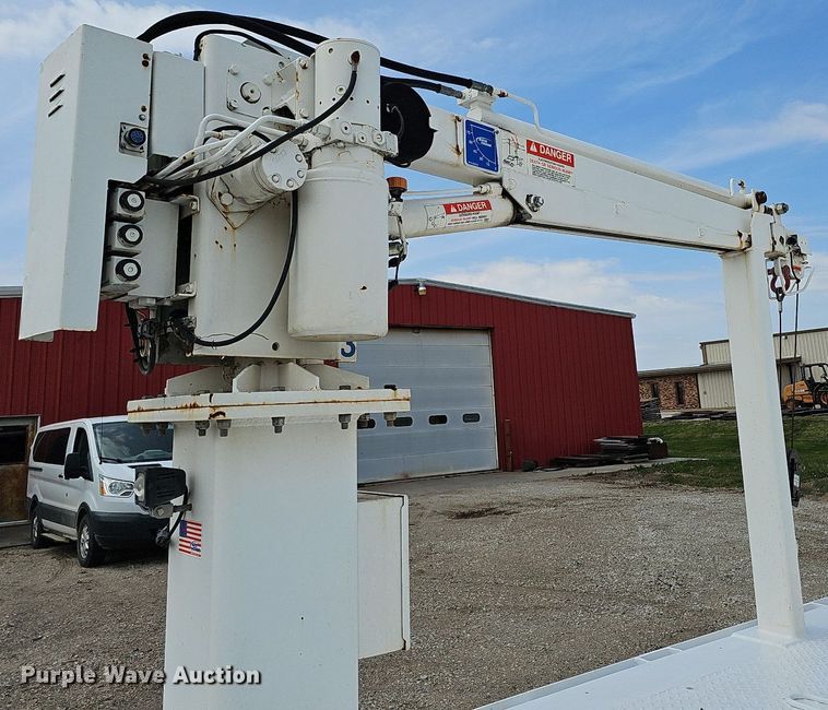 image for item DO4359 2003 Freightliner FL60  utility / service truck