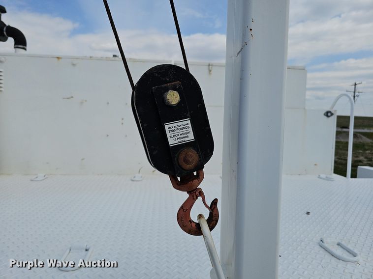 image for item DO4359 2003 Freightliner FL60  utility / service truck