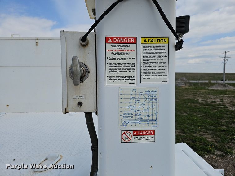 image for item DO4359 2003 Freightliner FL60  utility / service truck