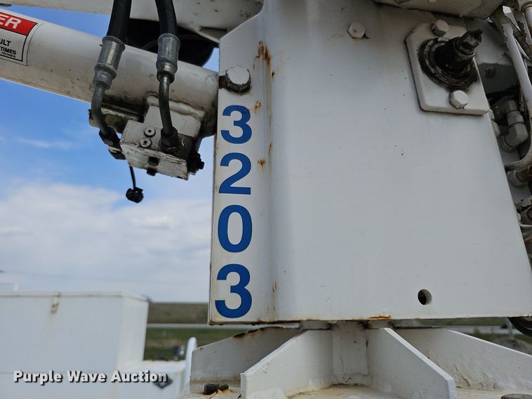 image for item DO4359 2003 Freightliner FL60  utility / service truck