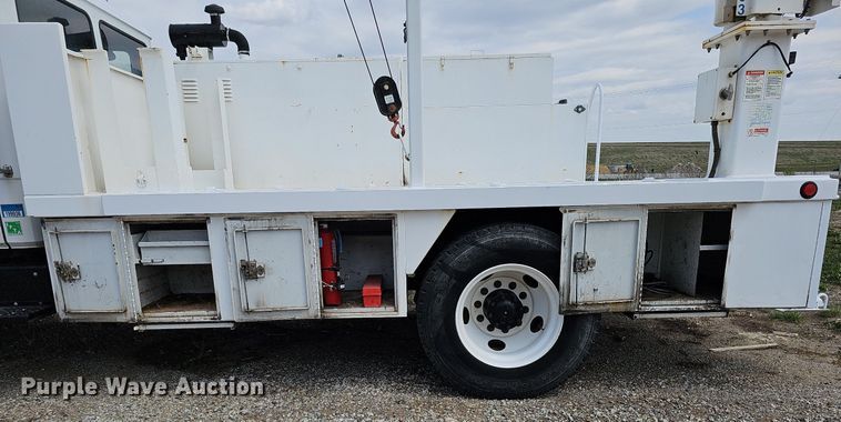 image for item DO4359 2003 Freightliner FL60  utility / service truck