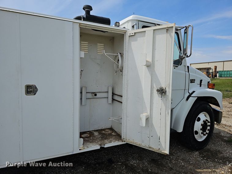 image for item DO4359 2003 Freightliner FL60  utility / service truck