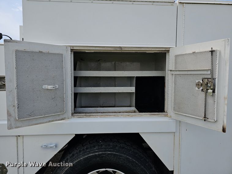 image for item DO4359 2003 Freightliner FL60  utility / service truck