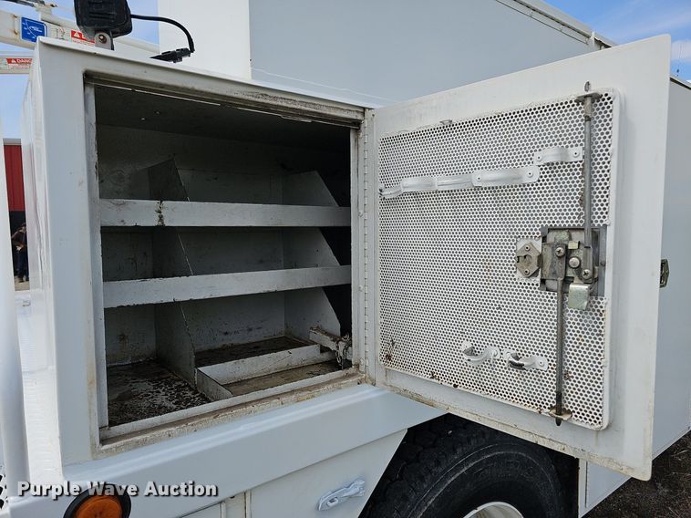 image for item DO4359 2003 Freightliner FL60  utility / service truck