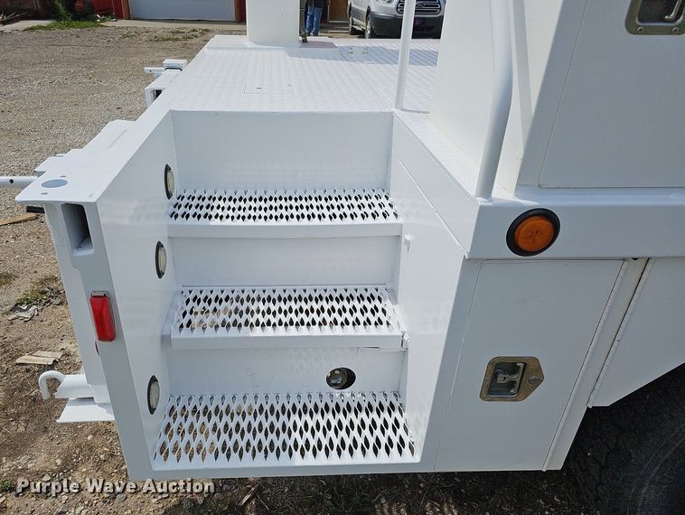 image for item DO4359 2003 Freightliner FL60  utility / service truck