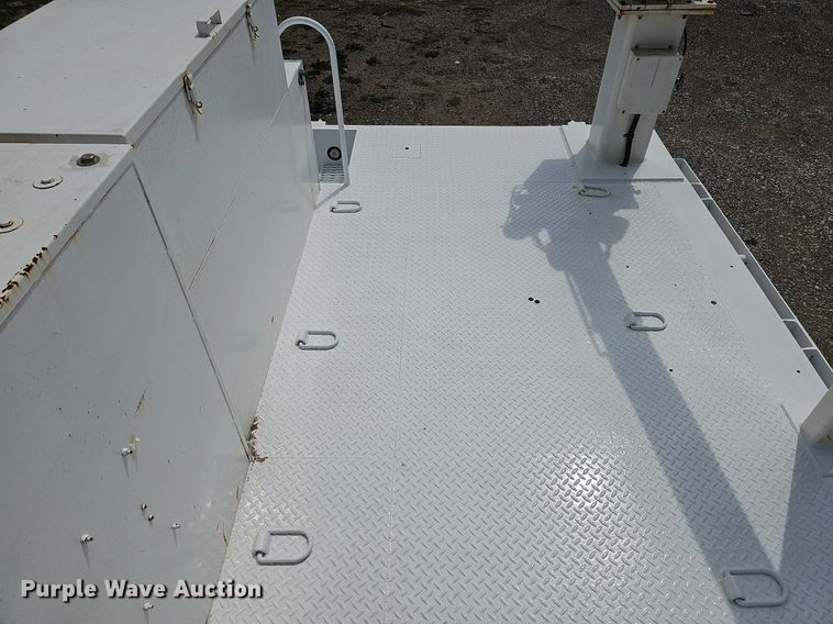 image for item DO4359 2003 Freightliner FL60  utility / service truck