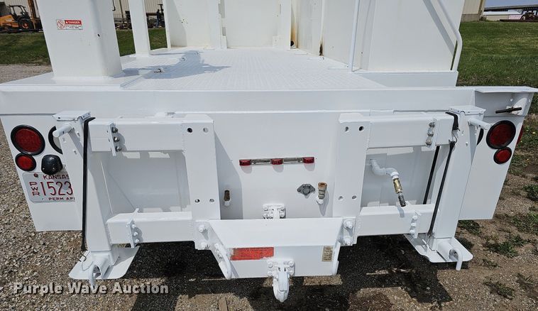 image for item DO4359 2003 Freightliner FL60  utility / service truck