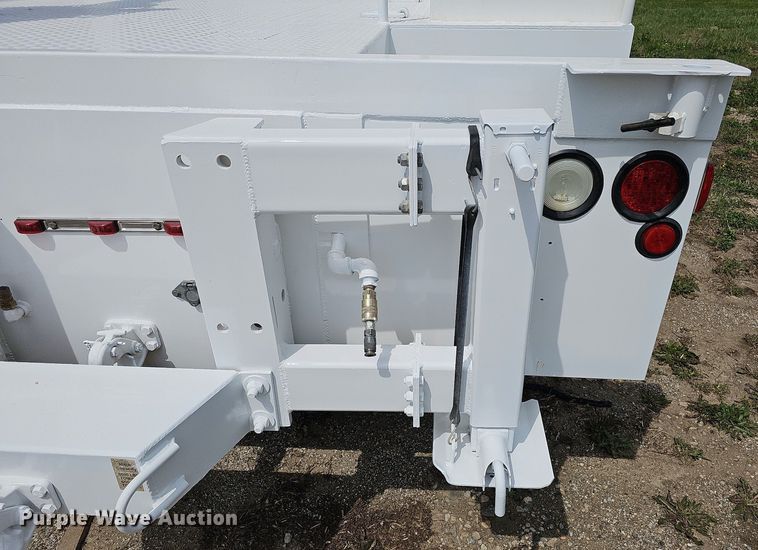 image for item DO4359 2003 Freightliner FL60  utility / service truck