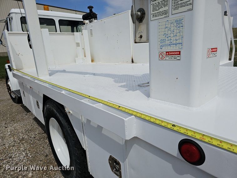 image for item DO4359 2003 Freightliner FL60  utility / service truck