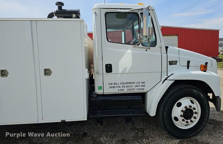 image for item DO4359 2003 Freightliner FL60  utility / service truck