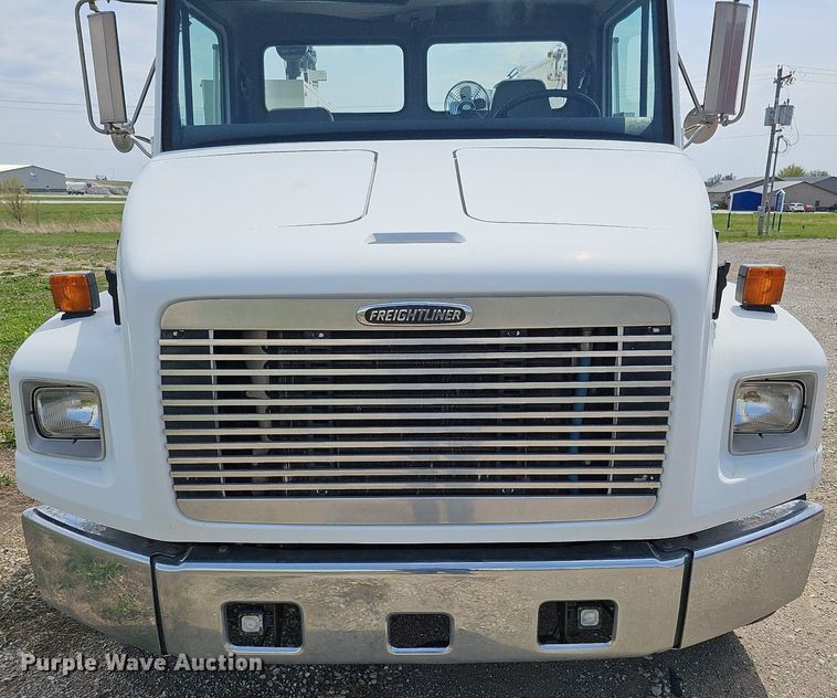 image for item DO4359 2003 Freightliner FL60  utility / service truck