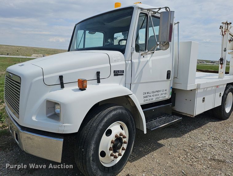 image for item DO4359 2003 Freightliner FL60  utility / service truck