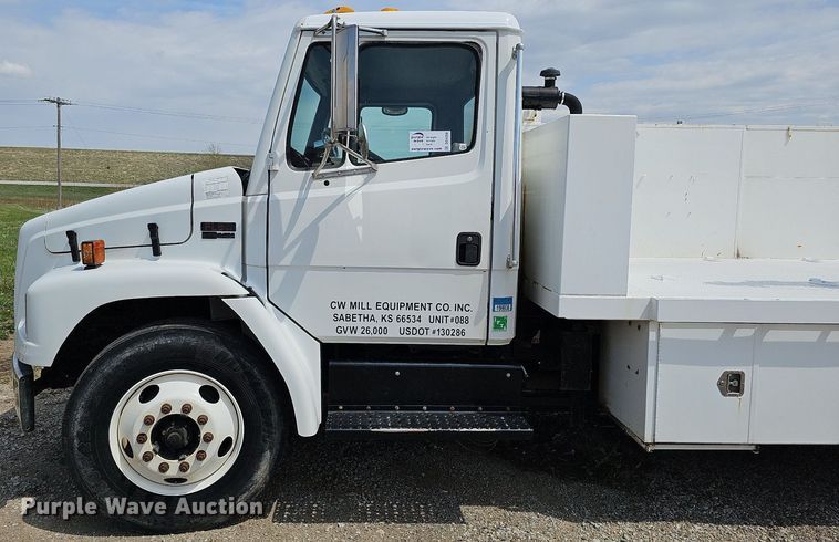 image for item DO4359 2003 Freightliner FL60  utility / service truck