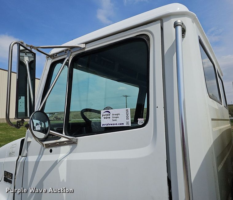 image for item DO4359 2003 Freightliner FL60  utility / service truck