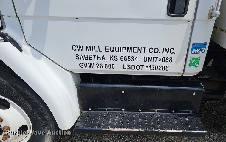 image for item DO4359 2003 Freightliner FL60  utility / service truck