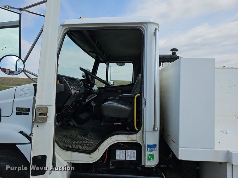 image for item DO4359 2003 Freightliner FL60  utility / service truck