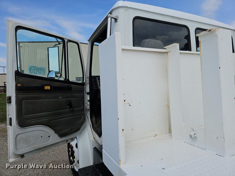 image for item DO4359 2003 Freightliner FL60  utility / service truck