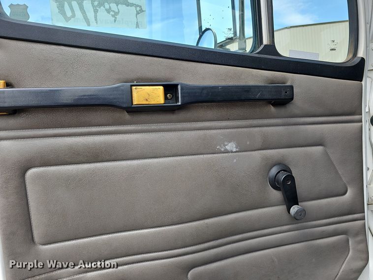 image for item DO4359 2003 Freightliner FL60  utility / service truck