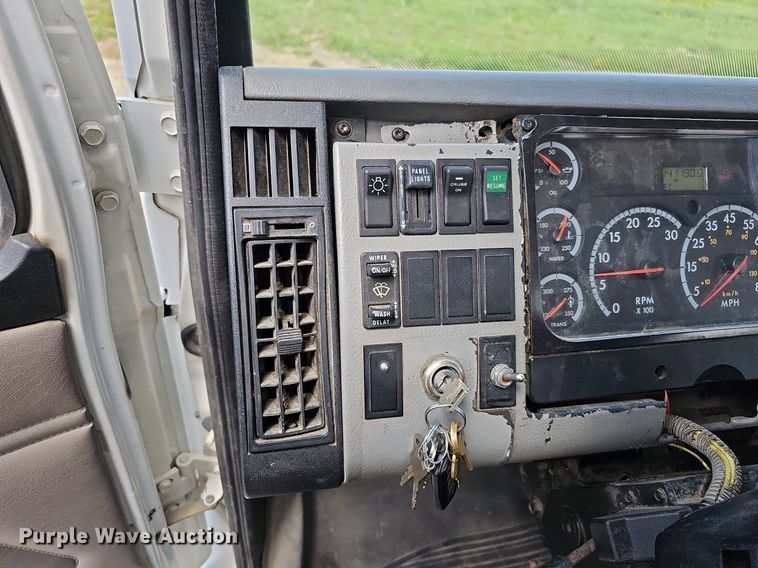 image for item DO4359 2003 Freightliner FL60  utility / service truck