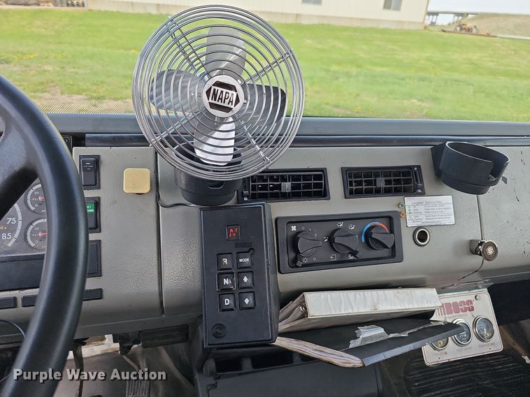 image for item DO4359 2003 Freightliner FL60  utility / service truck