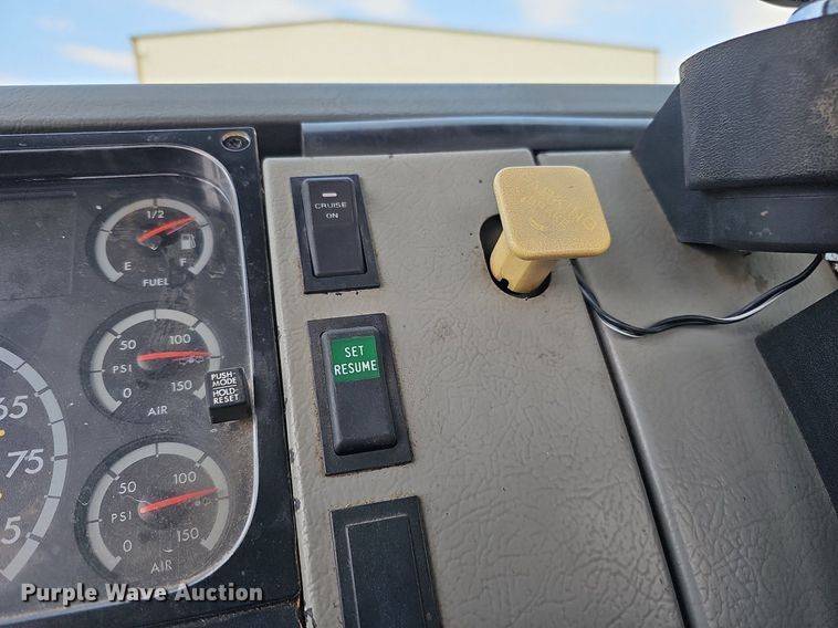 image for item DO4359 2003 Freightliner FL60  utility / service truck