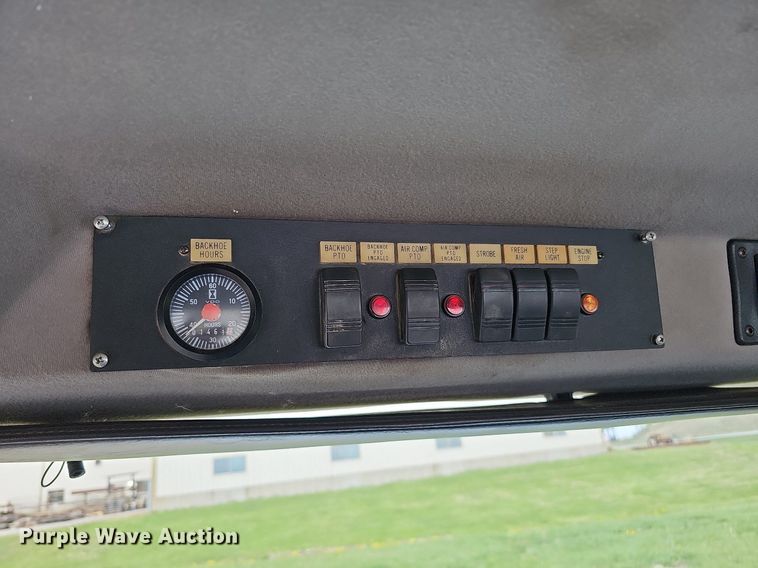 image for item DO4359 2003 Freightliner FL60  utility / service truck