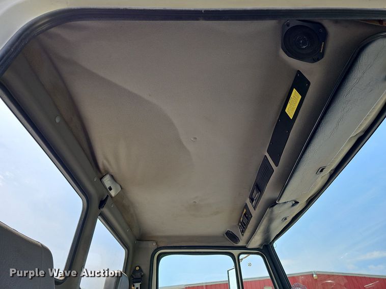 image for item DO4359 2003 Freightliner FL60  utility / service truck