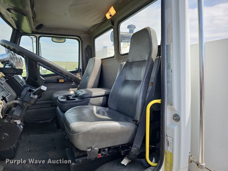 image for item DO4359 2003 Freightliner FL60  utility / service truck