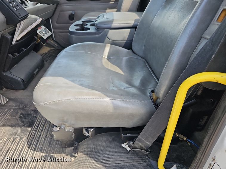 image for item DO4359 2003 Freightliner FL60  utility / service truck