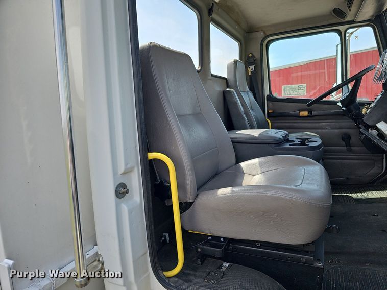 image for item DO4359 2003 Freightliner FL60  utility / service truck