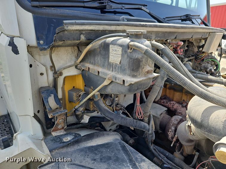 image for item DO4359 2003 Freightliner FL60  utility / service truck