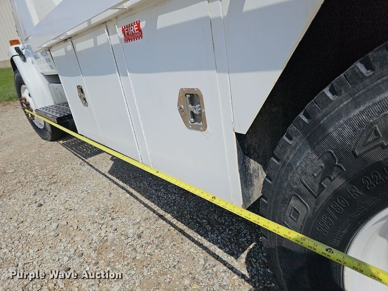 image for item DO4359 2003 Freightliner FL60  utility / service truck