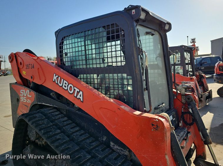 image for item DO4365 2018 Kubota SVL95-2S  tracked skid steer loader