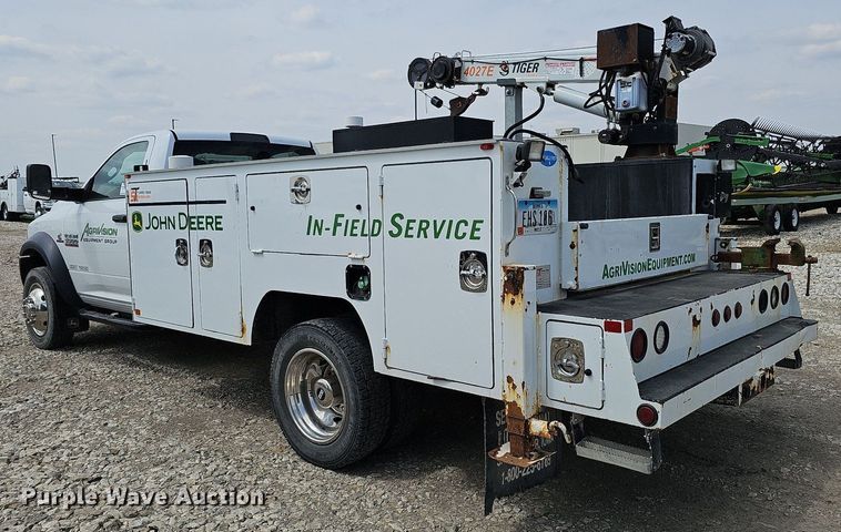 image for item DO4367 2016 Dodge Ram 5500HD  utility / service truck